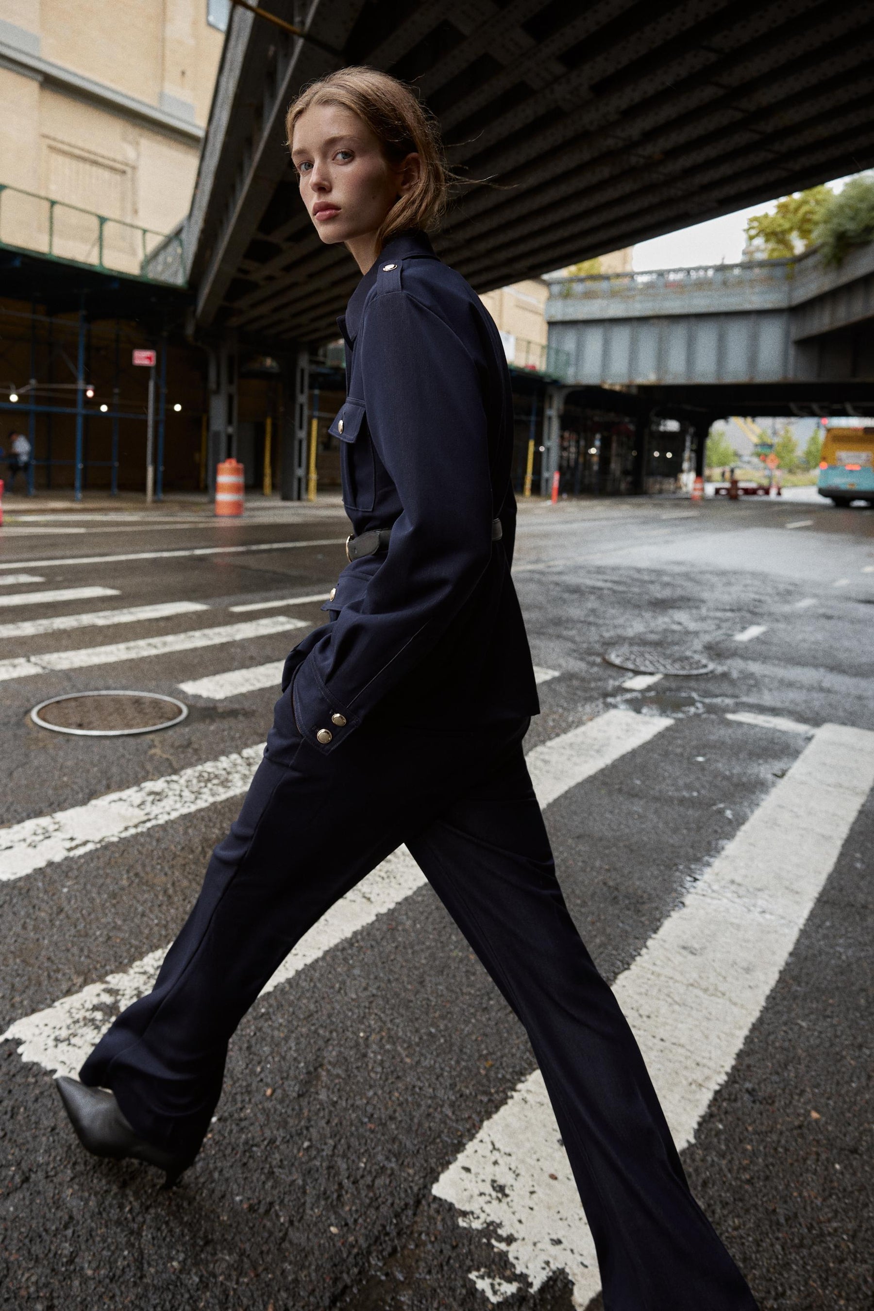 GÜRTELJACKE MIT TASCHEN