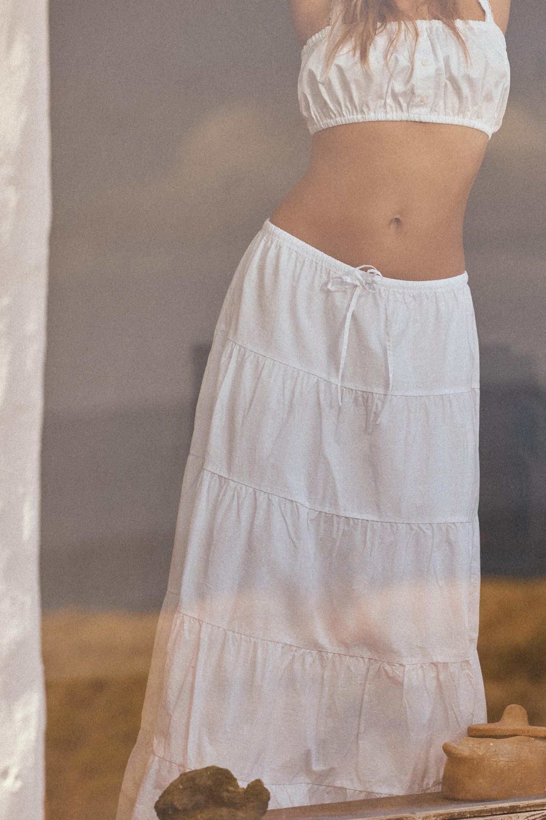 LANGER ROCK MIT PANELVERKLEIDUNG