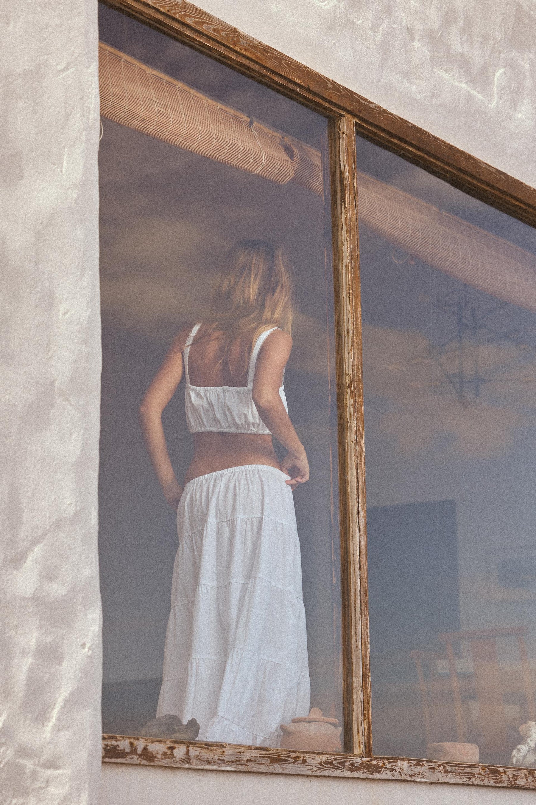 LANGER ROCK MIT PANELVERKLEIDUNG