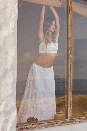 LANGER ROCK MIT PANELVERKLEIDUNG