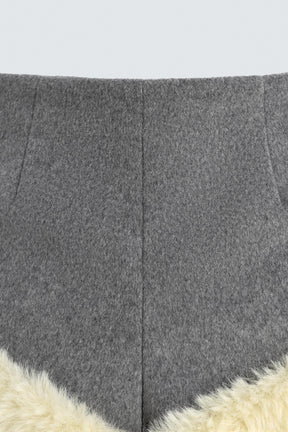 Kontrastfarbene Pelzshorts