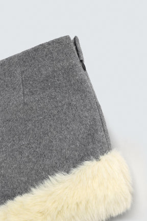 Kontrastfarbene Pelzshorts