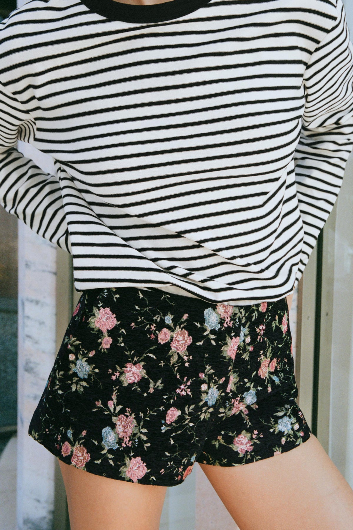 MINI SHORTS MIT FLORALEM JACQUARD-MUSTER