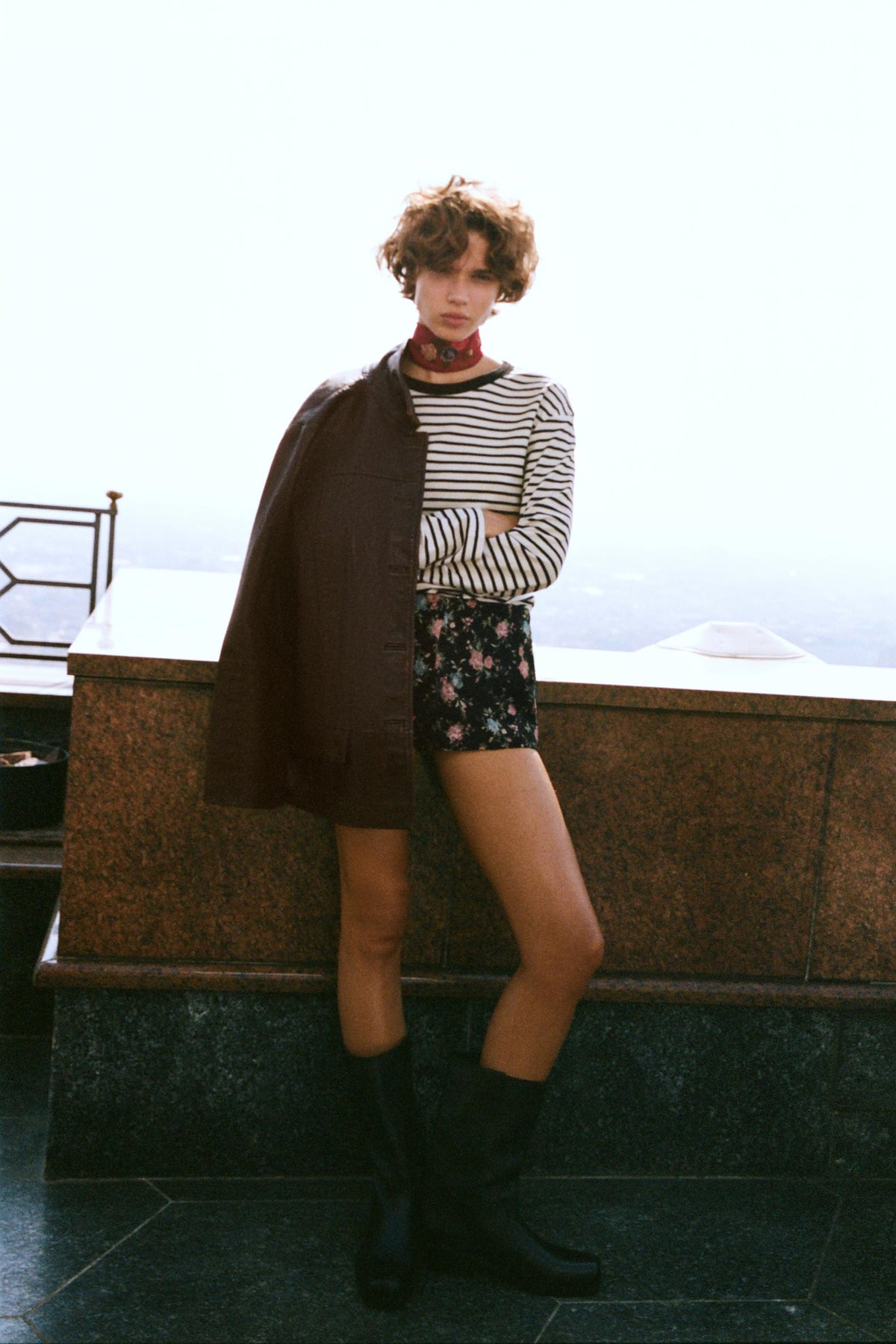 MINI SHORTS MIT FLORALEM JACQUARD-MUSTER