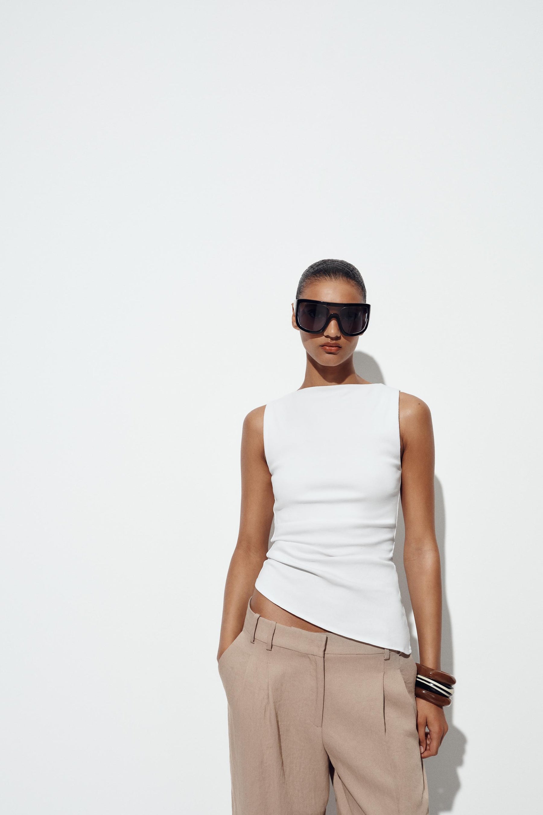 Plissiertes asymmetrisches T-Shirt