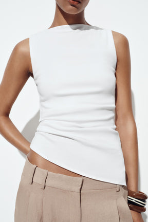 Plissiertes asymmetrisches T-Shirt