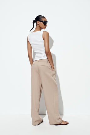 Plissiertes asymmetrisches T-Shirt