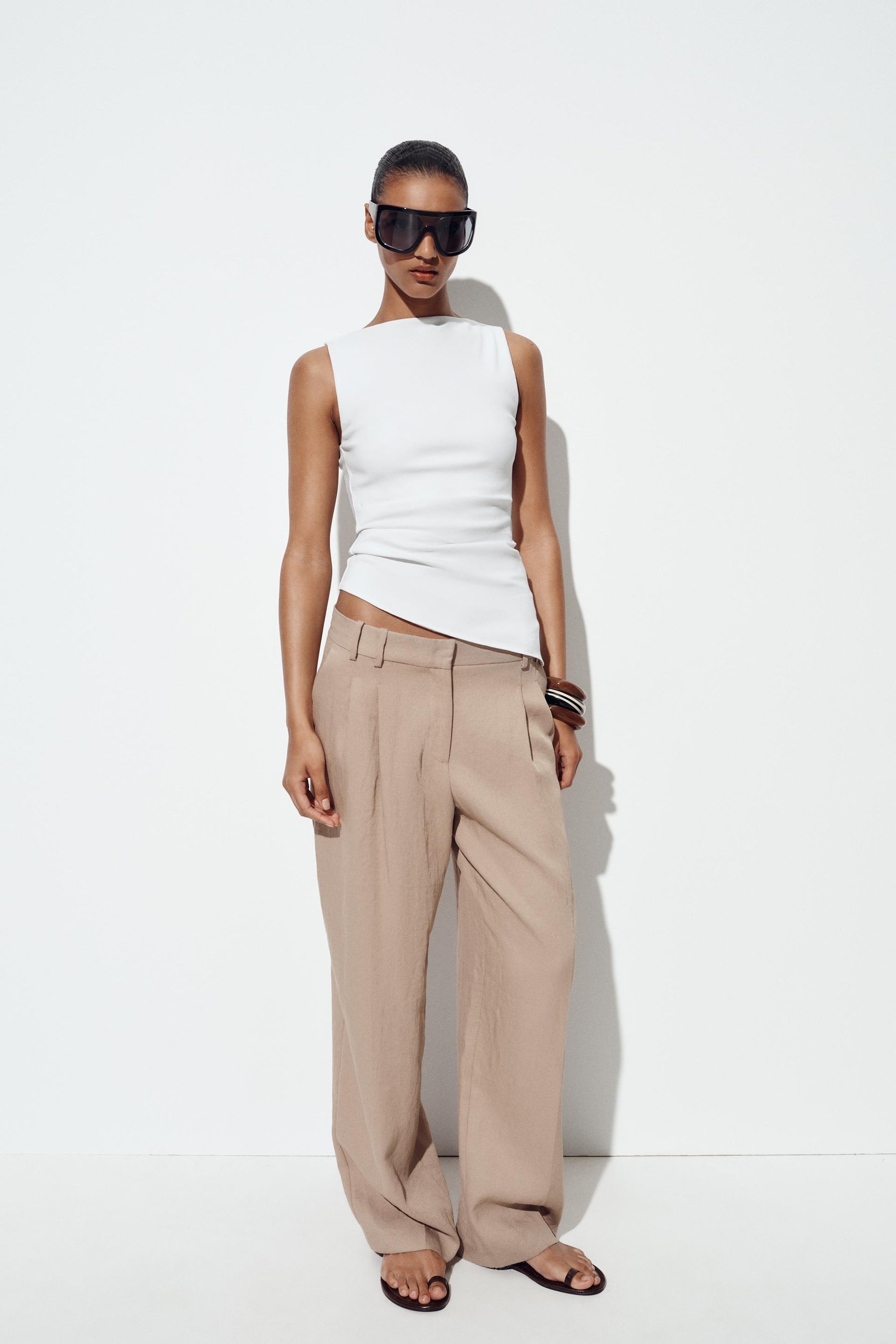 Plissiertes asymmetrisches T-Shirt