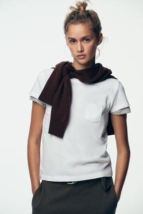 GEWASCHENES T-SHIRT MIT TASCHE