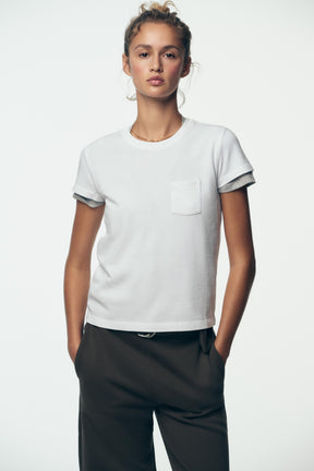 GEWASCHENES T-SHIRT MIT TASCHE