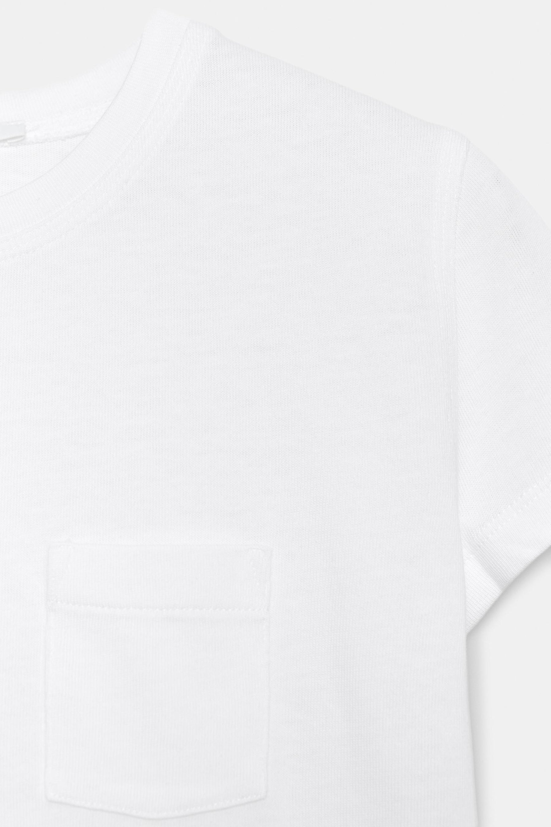 GEWASCHENES T-SHIRT MIT TASCHE