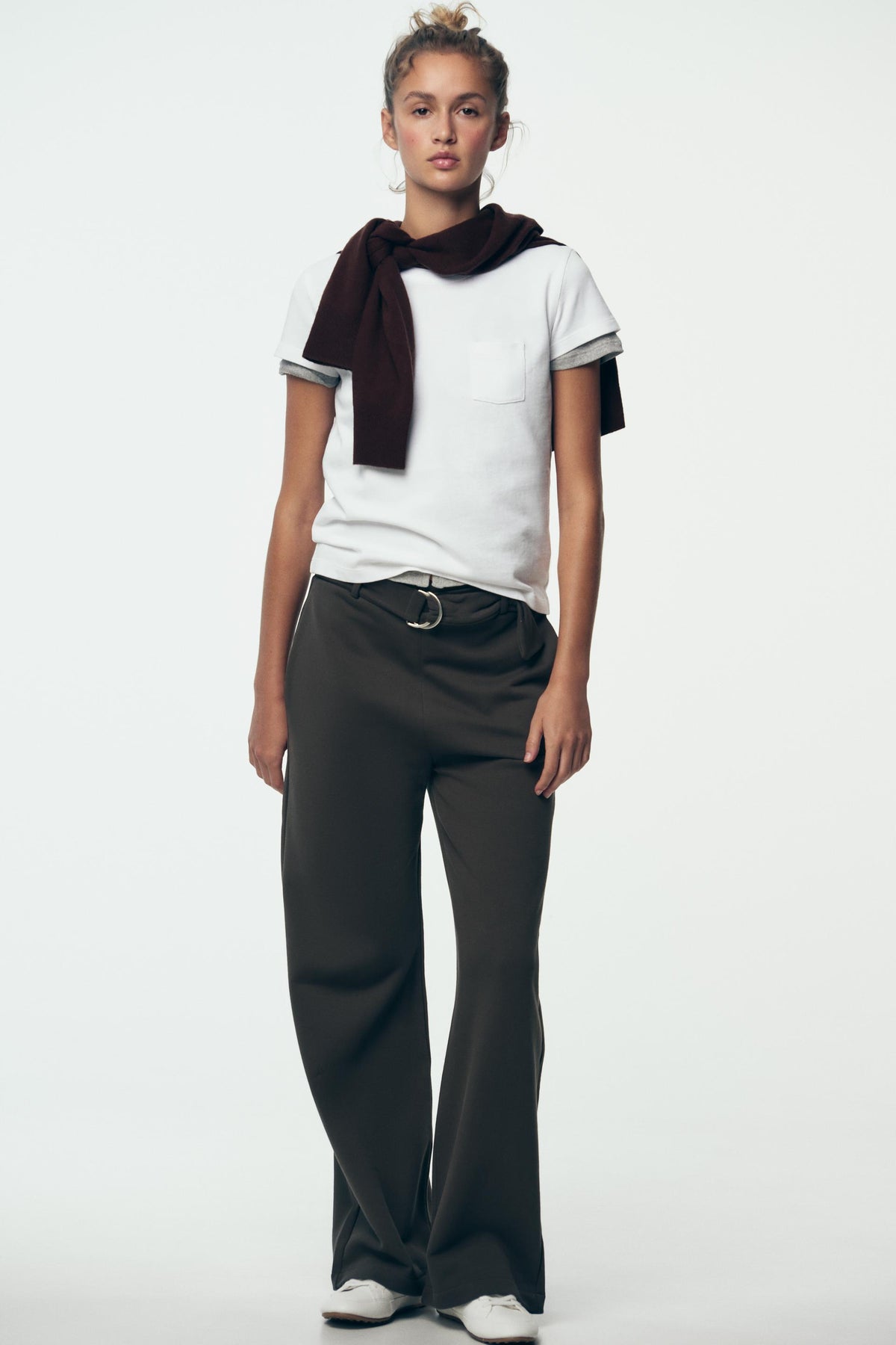 GEWASCHENES T-SHIRT MIT TASCHE