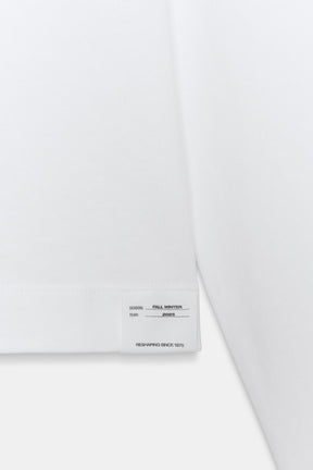 T-Shirt mit Bootsausschnitt und Label