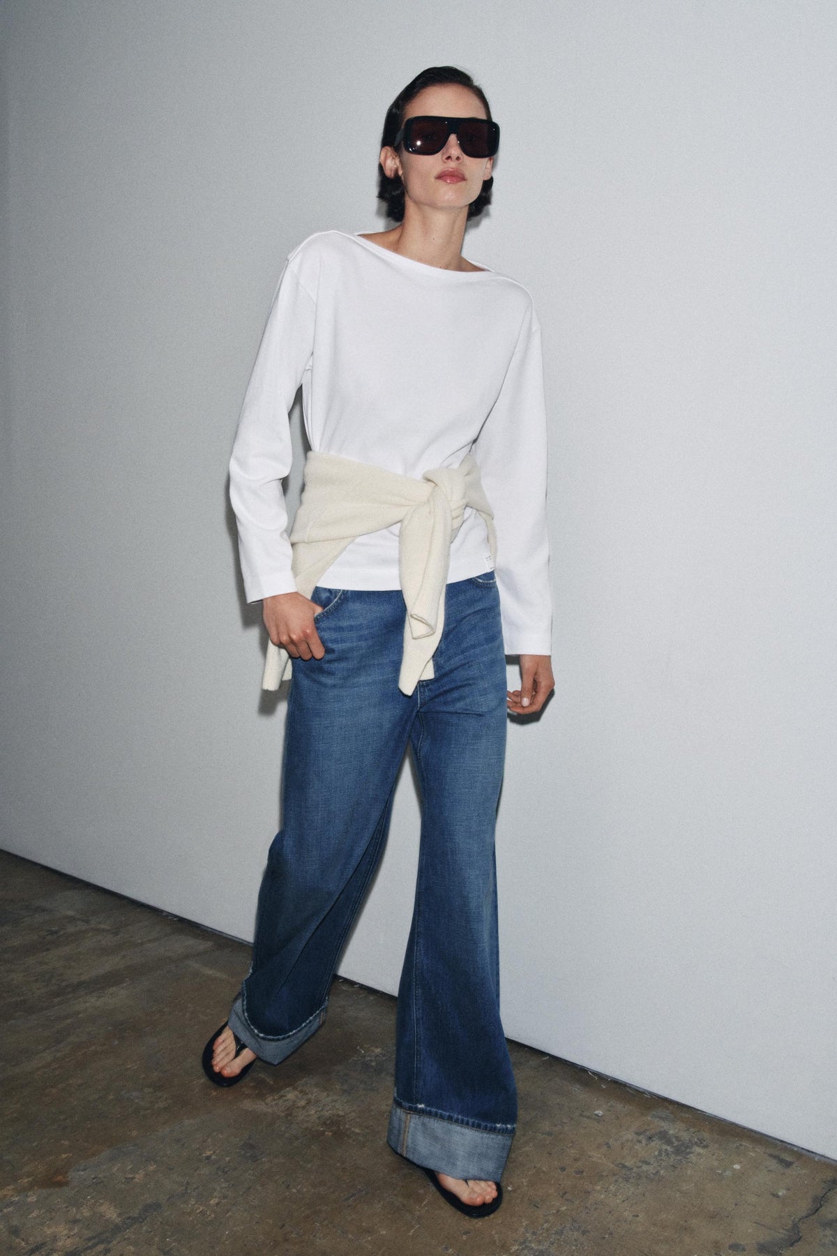 T-Shirt mit Bootsausschnitt und Label