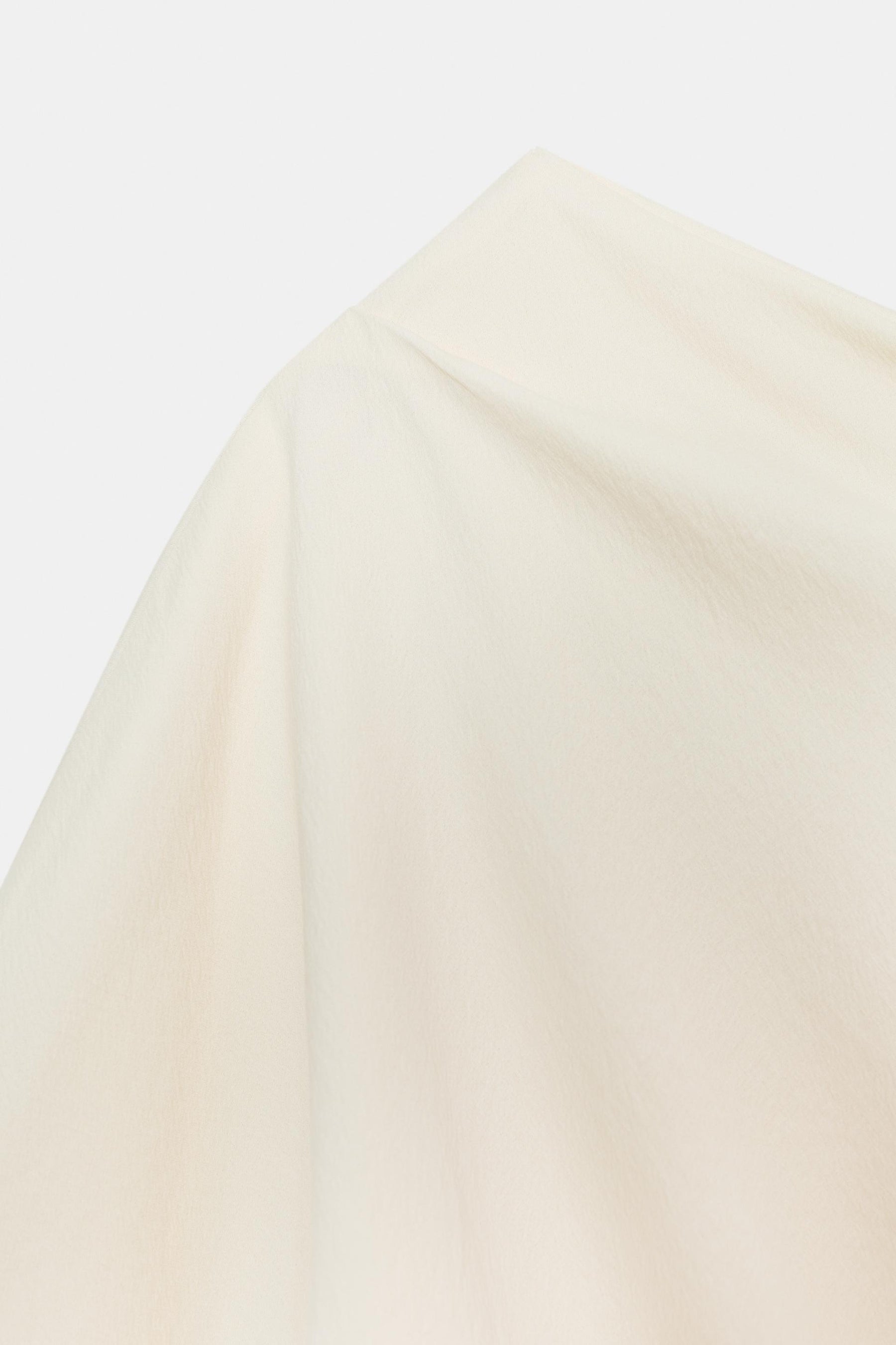 Asymmetrisch drapierte Modebluse