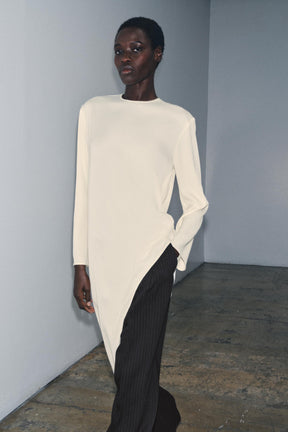 Asymmetrische, fließende Bluse