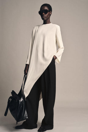 Asymmetrische, fließende Bluse