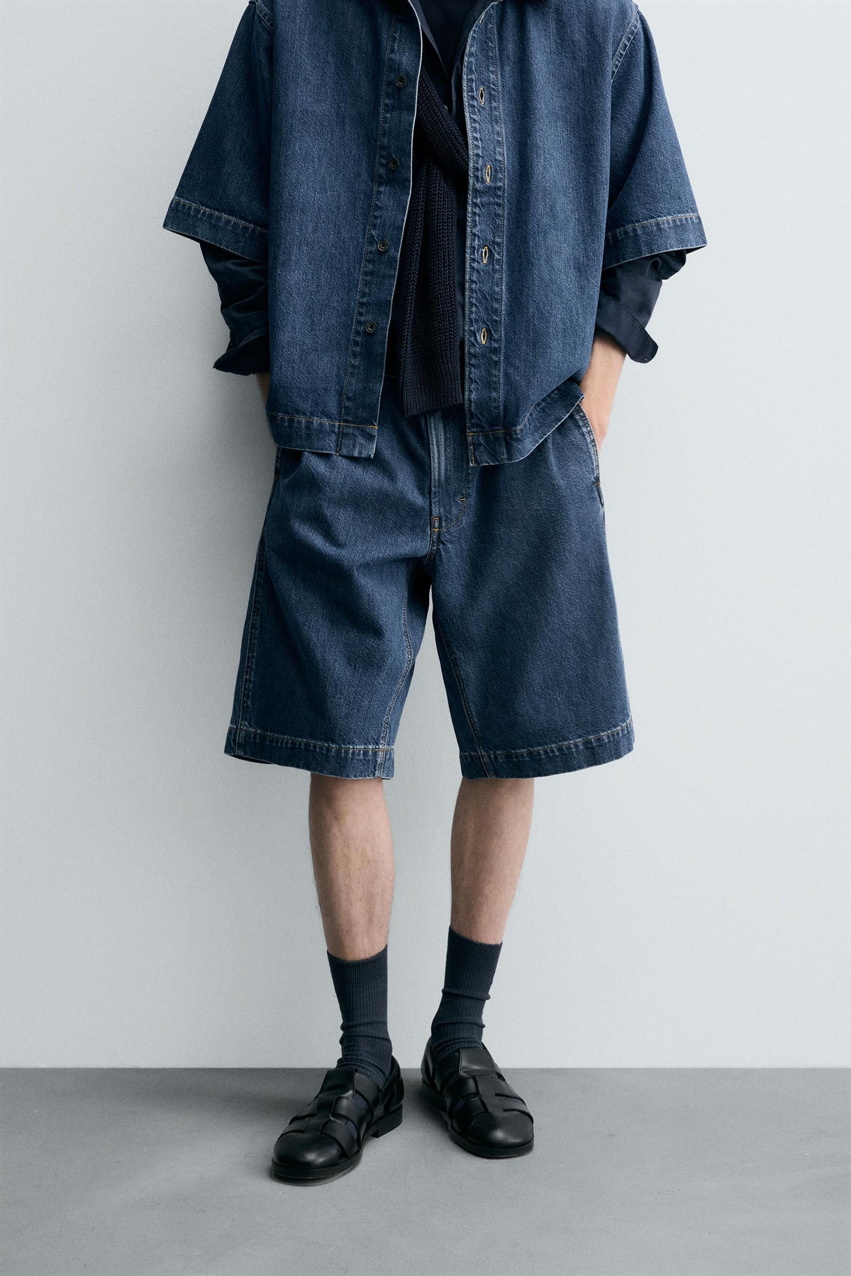 PLEATED RELAXED FIT DENIM BERMUDA SHORTS - Image 2