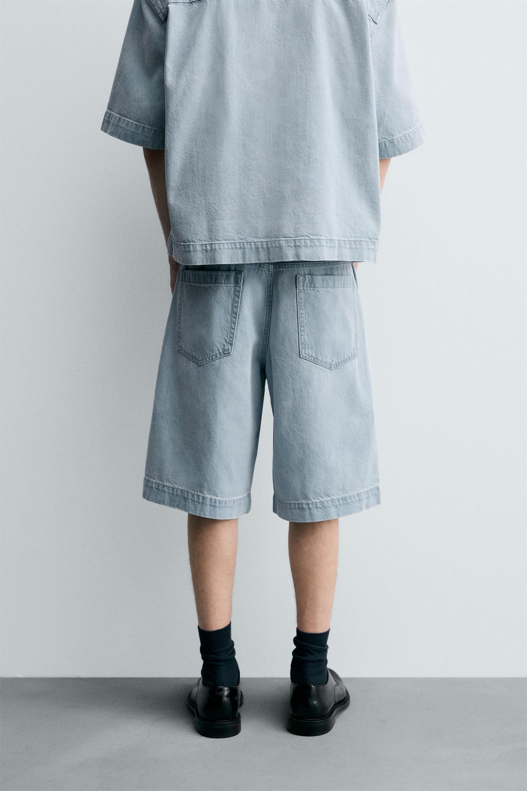 PLEATED RELAXED FIT DENIM BERMUDA SHORTS - Image 3