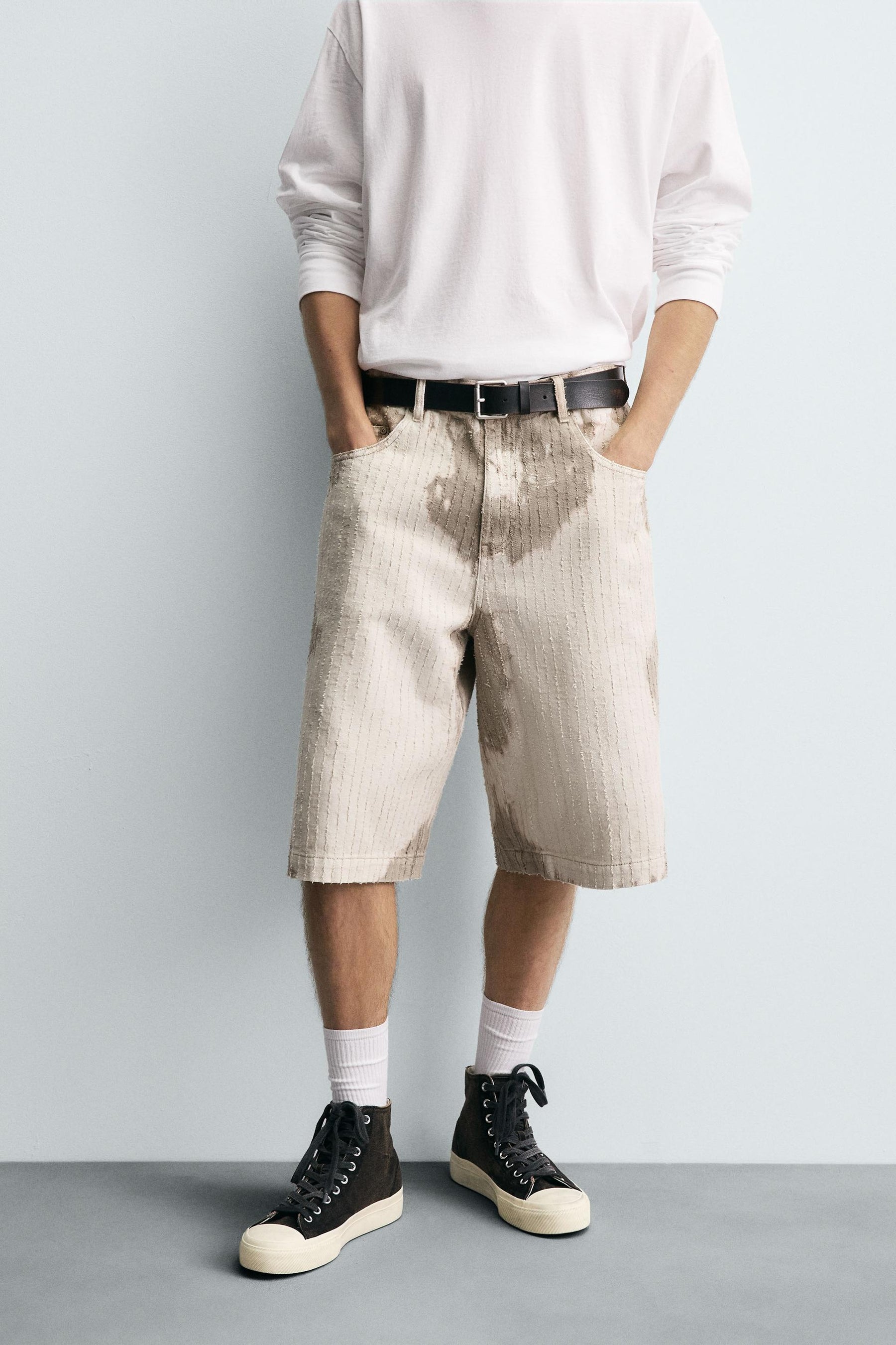 TEXTURED STRIPE BERMUDA SHORTS - Image 2
