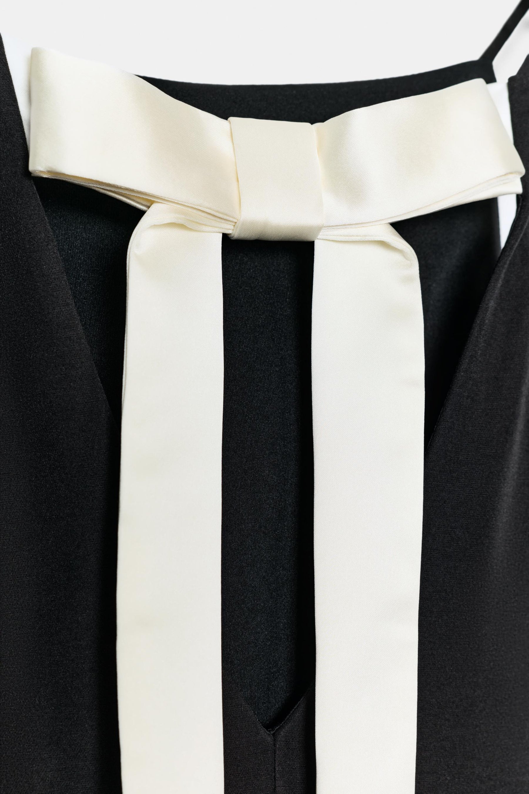 Bluse mit Schleife am Rücken