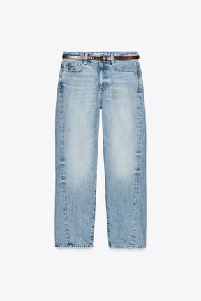 Mom-Jeans mit hohem Bund und Gürtel