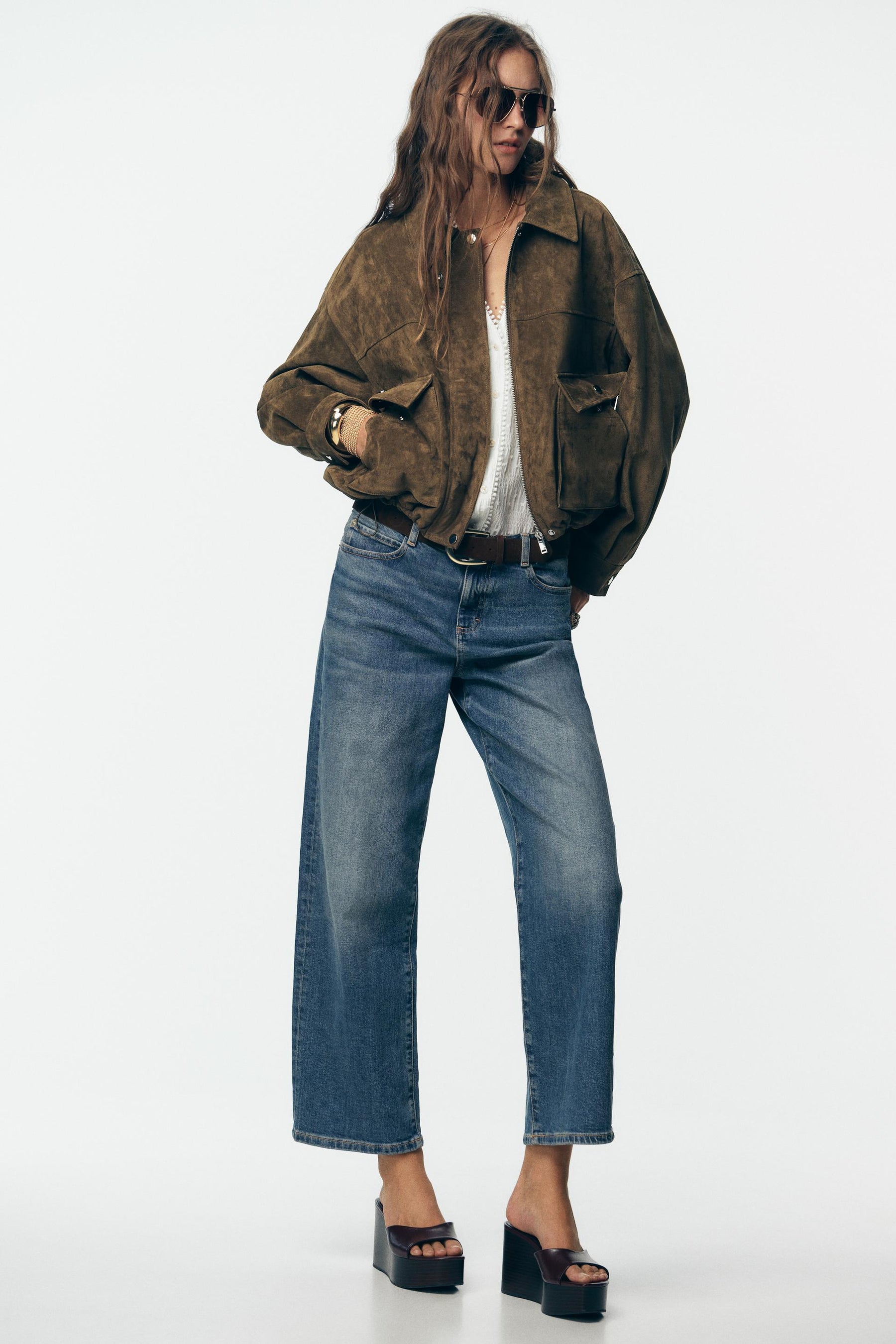 Gerade geschnittene, lockere Jeans mit mittelhohem Bund