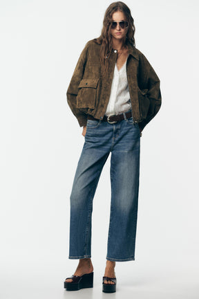 Gerade geschnittene, lockere Jeans mit mittelhohem Bund