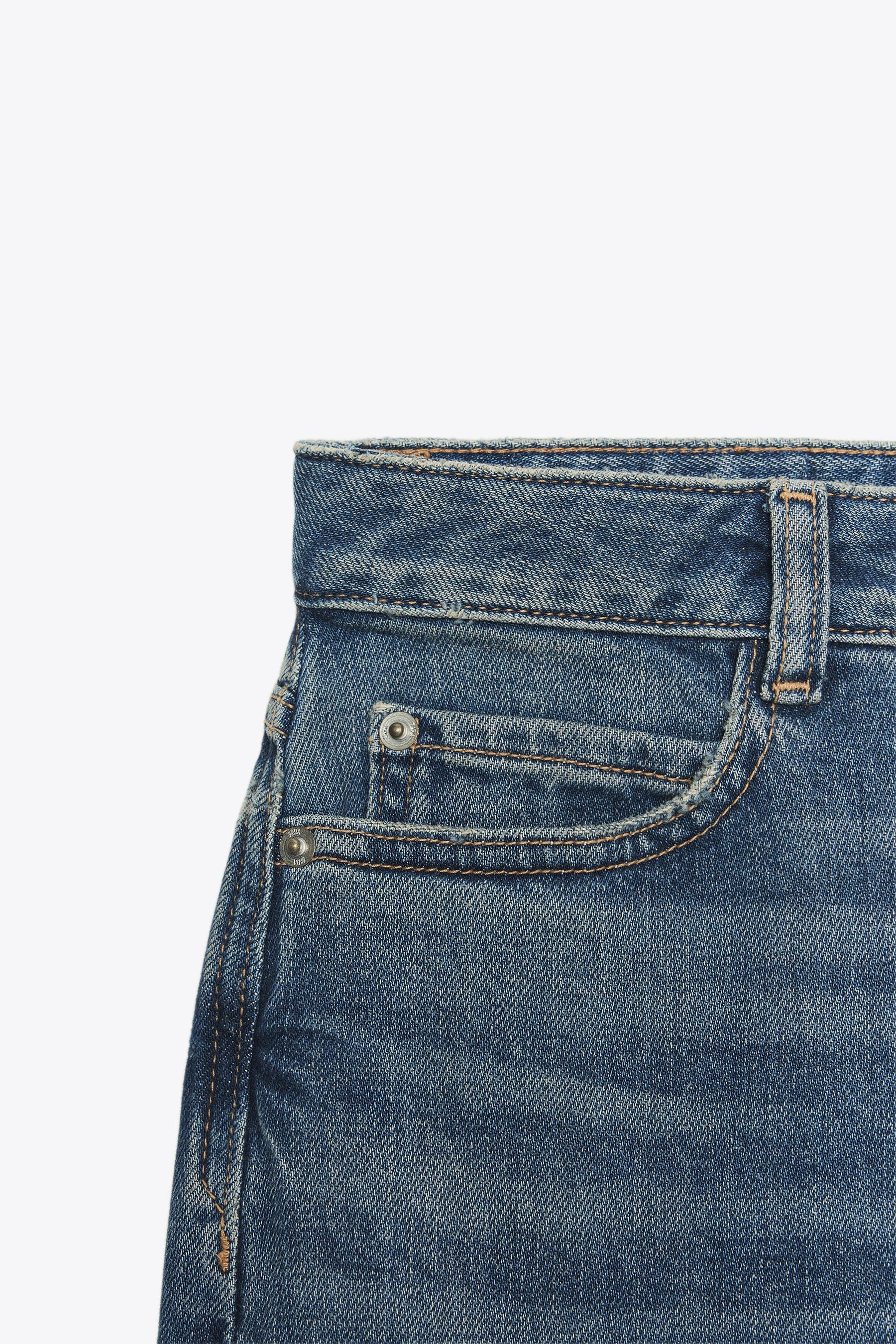 Gerade geschnittene, lockere Jeans mit mittelhohem Bund