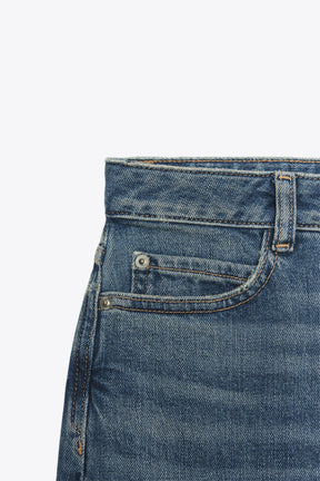 Gerade geschnittene, lockere Jeans mit mittelhohem Bund