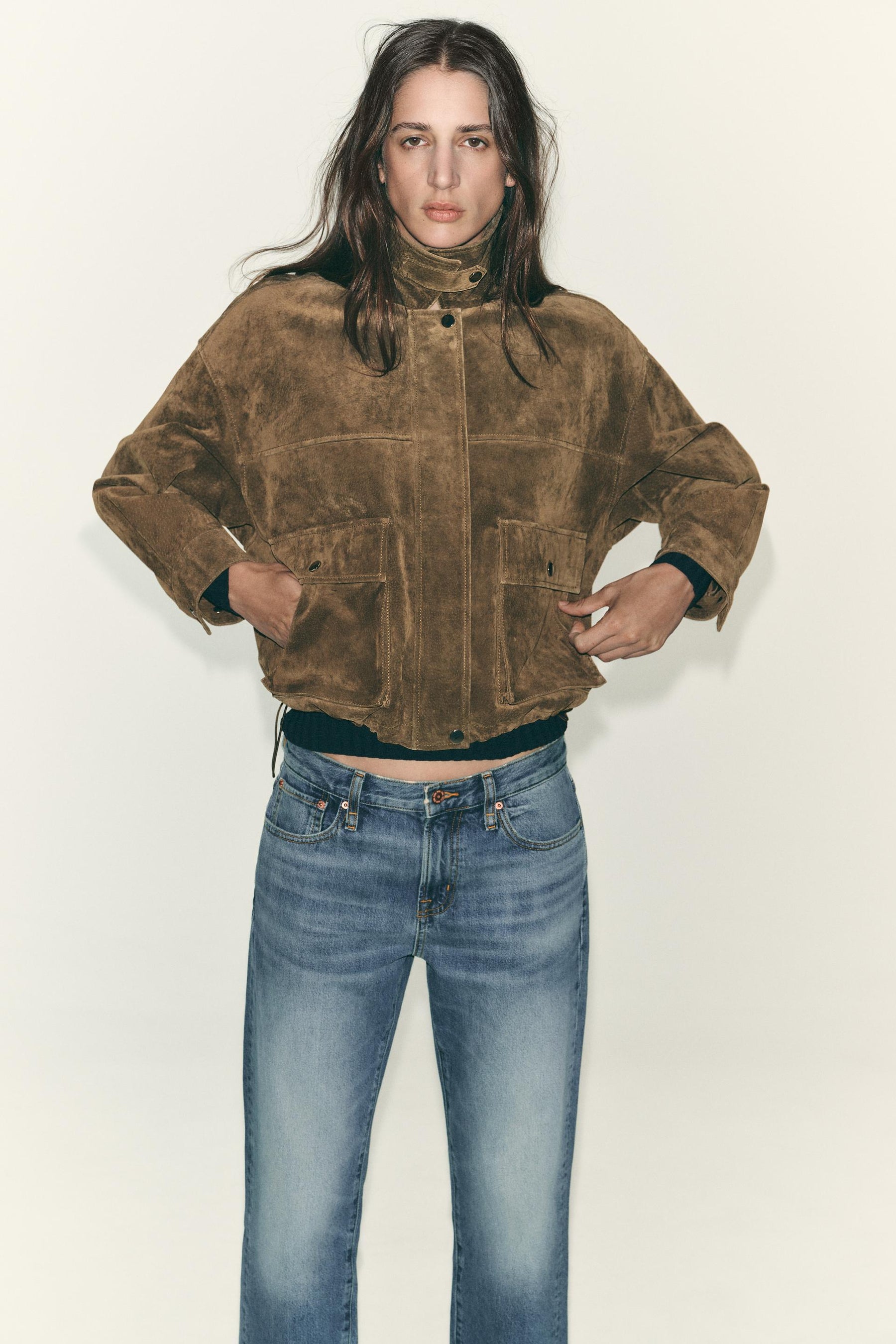 Verkürzte Jeans mit mittelhohem Bund.