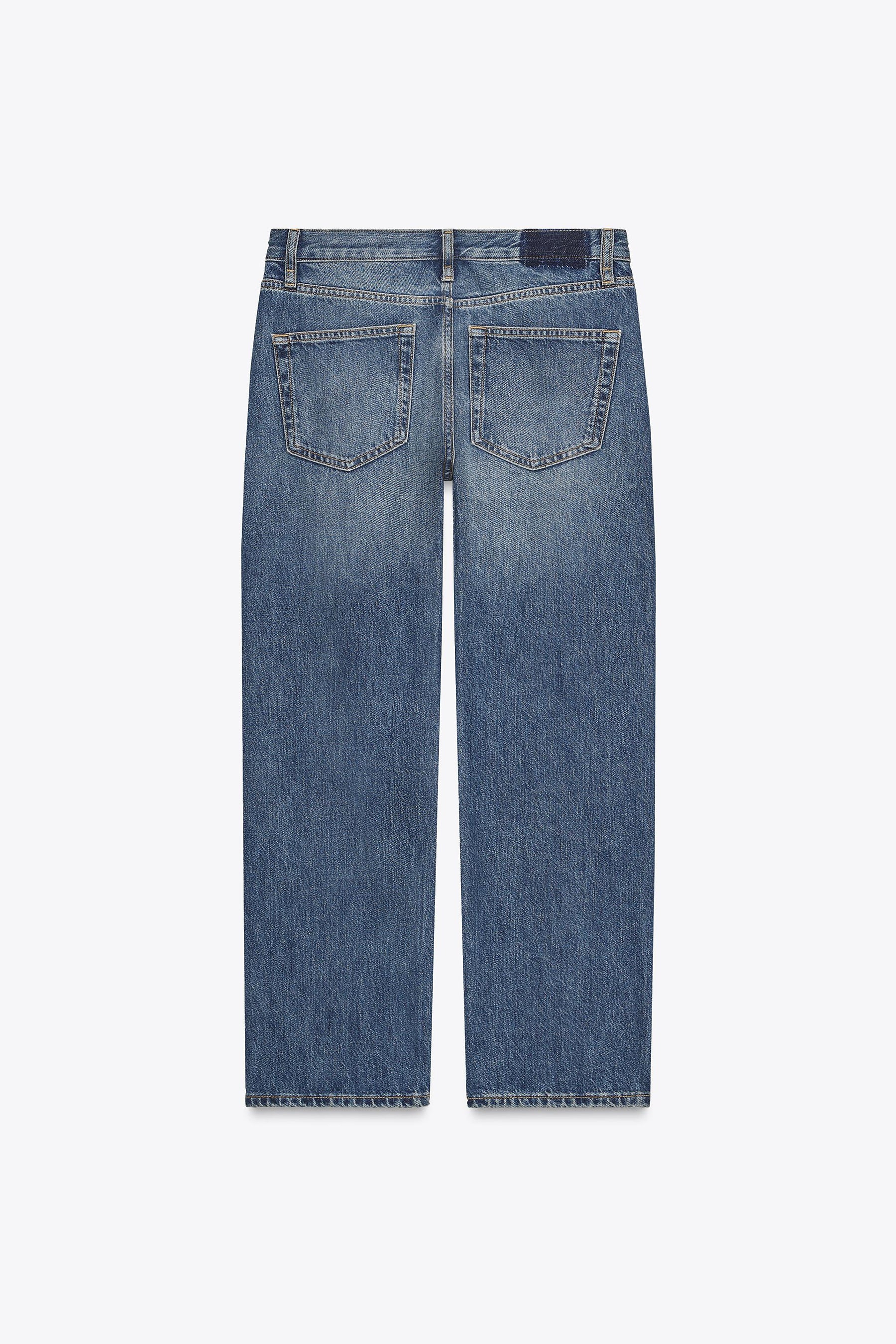 Verkürzte Jeans mit mittelhohem Bund.