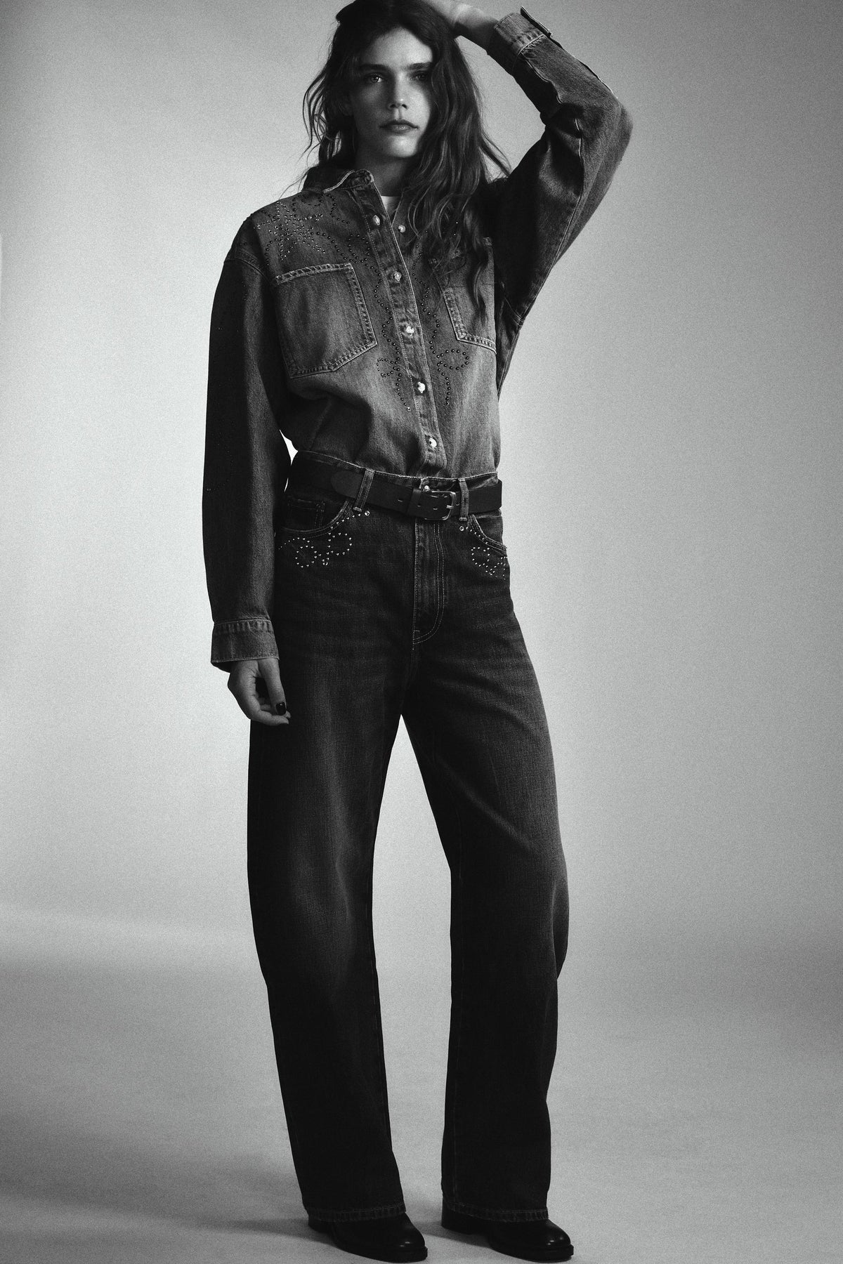 Jeans mit Metallnieten