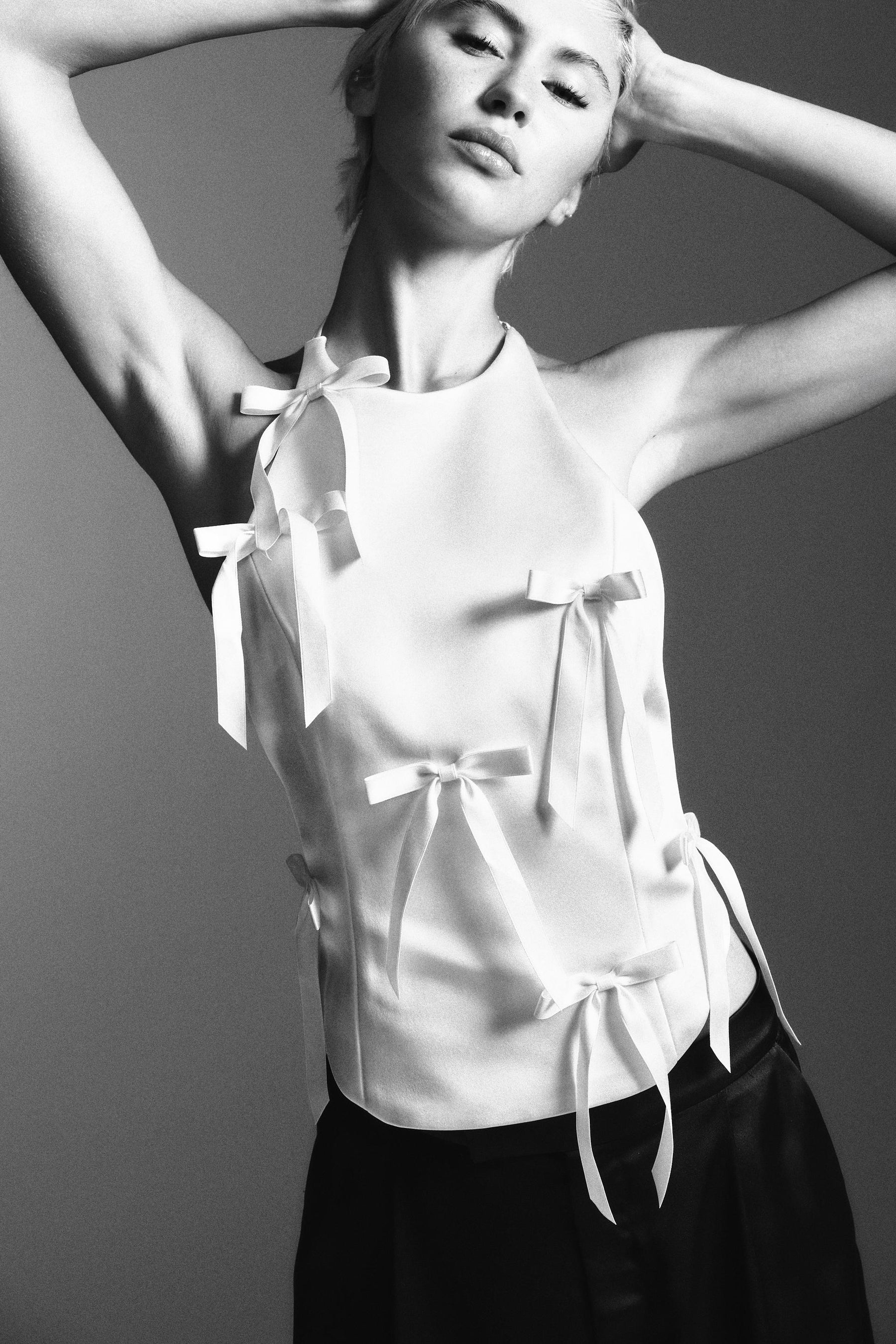 Neckholder-Top mit Schleifen