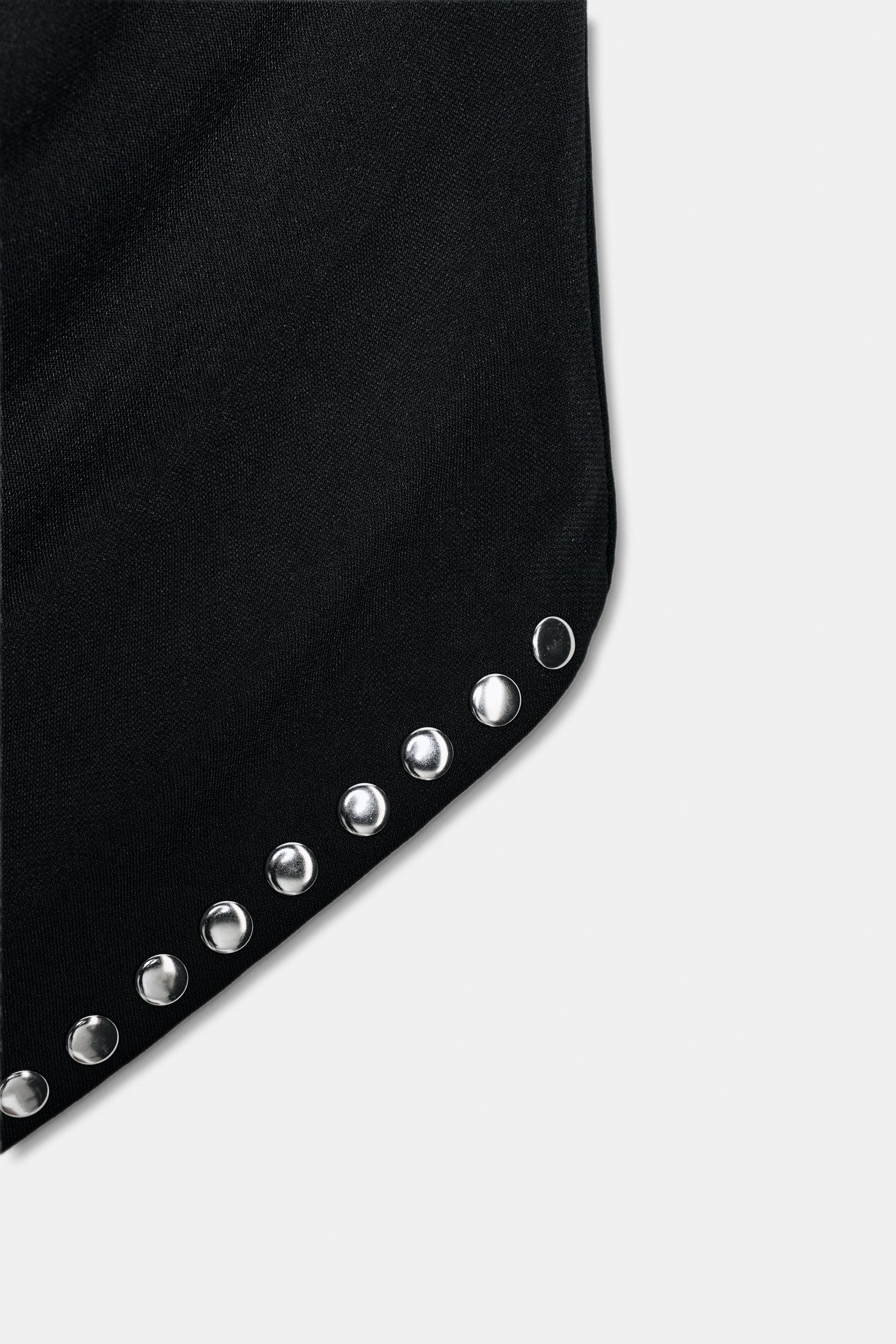 Neckholder-Top mit Nieten