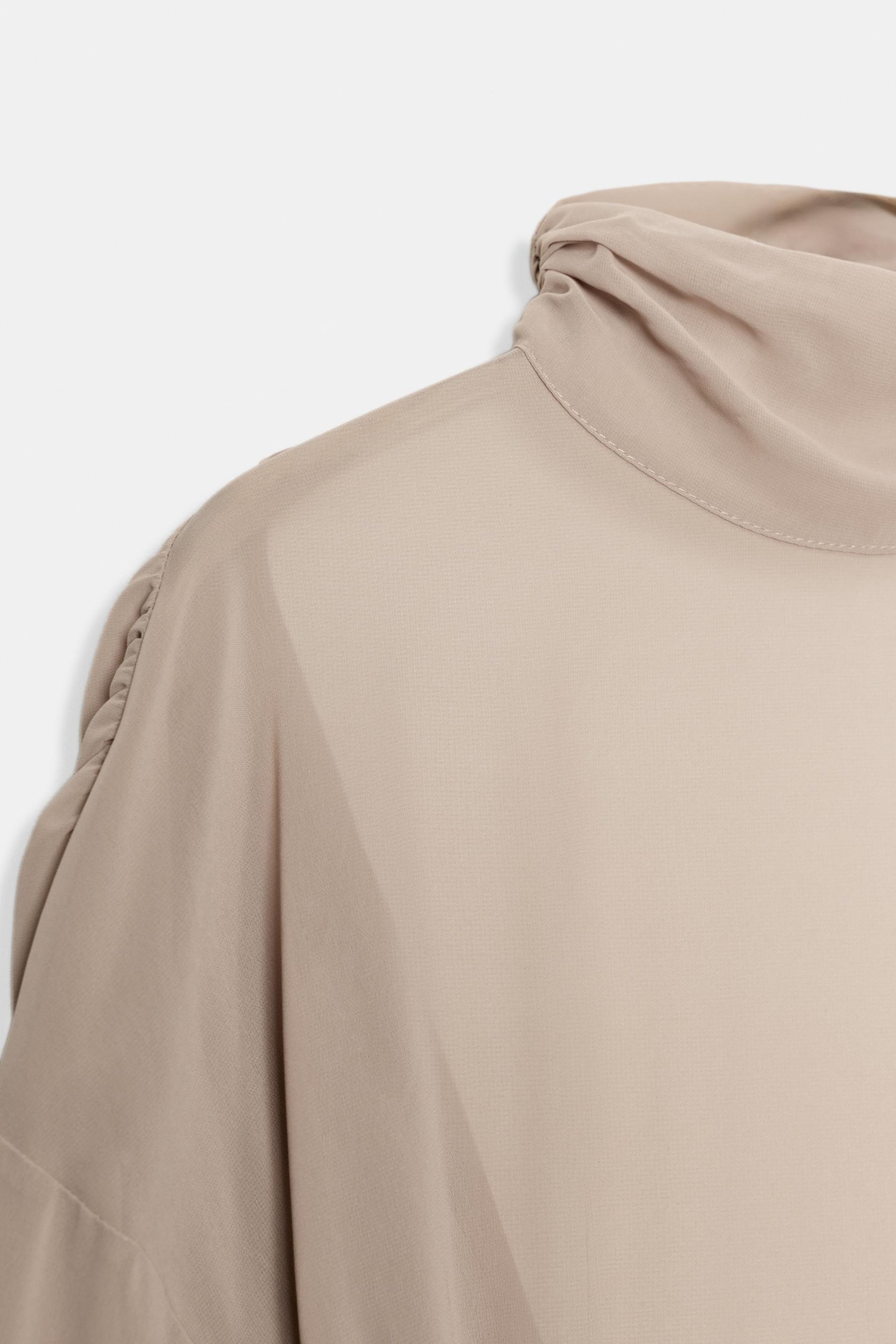 Georgette-Body mit Details