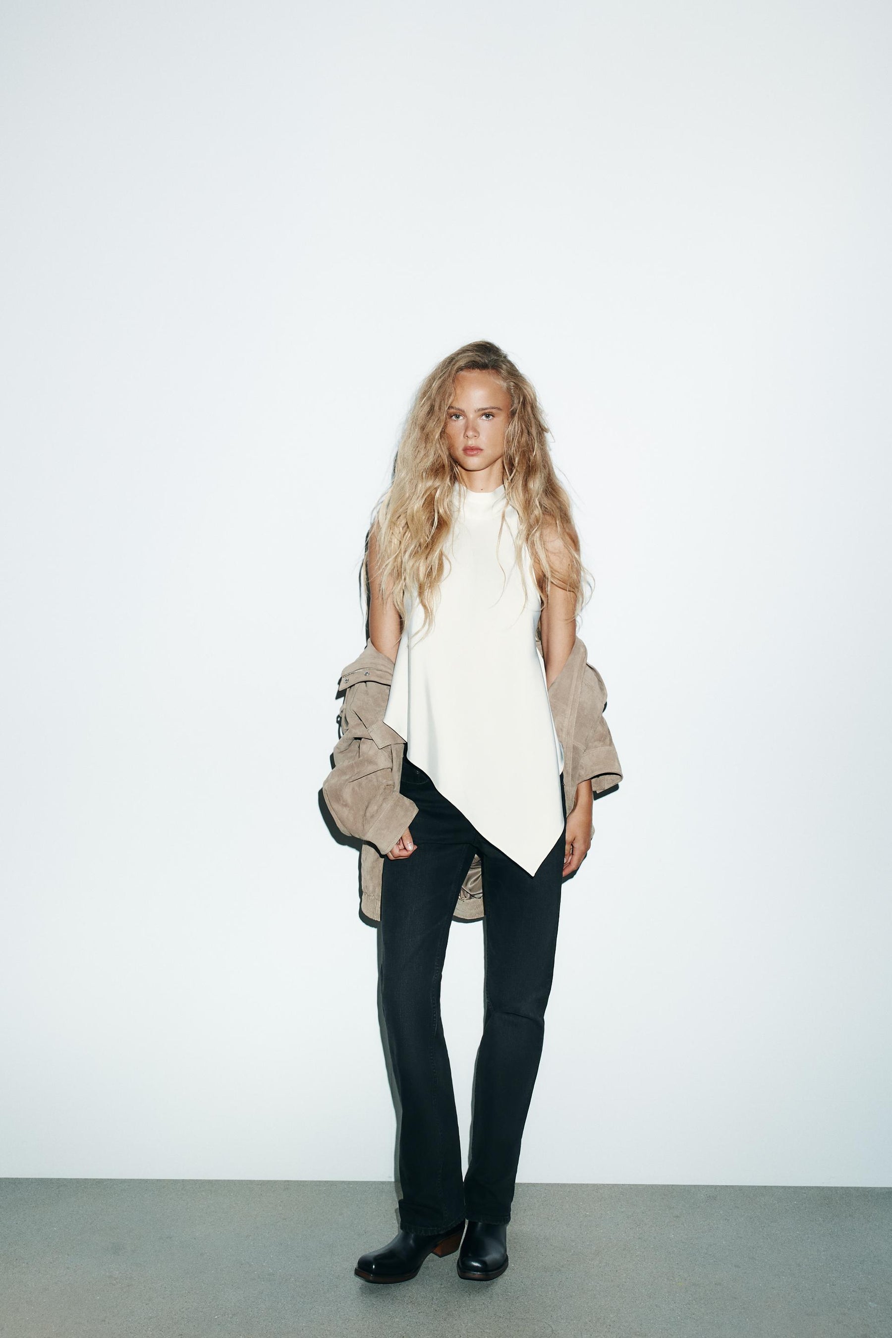 HINDERTGEHENDE, GERADE JEANS