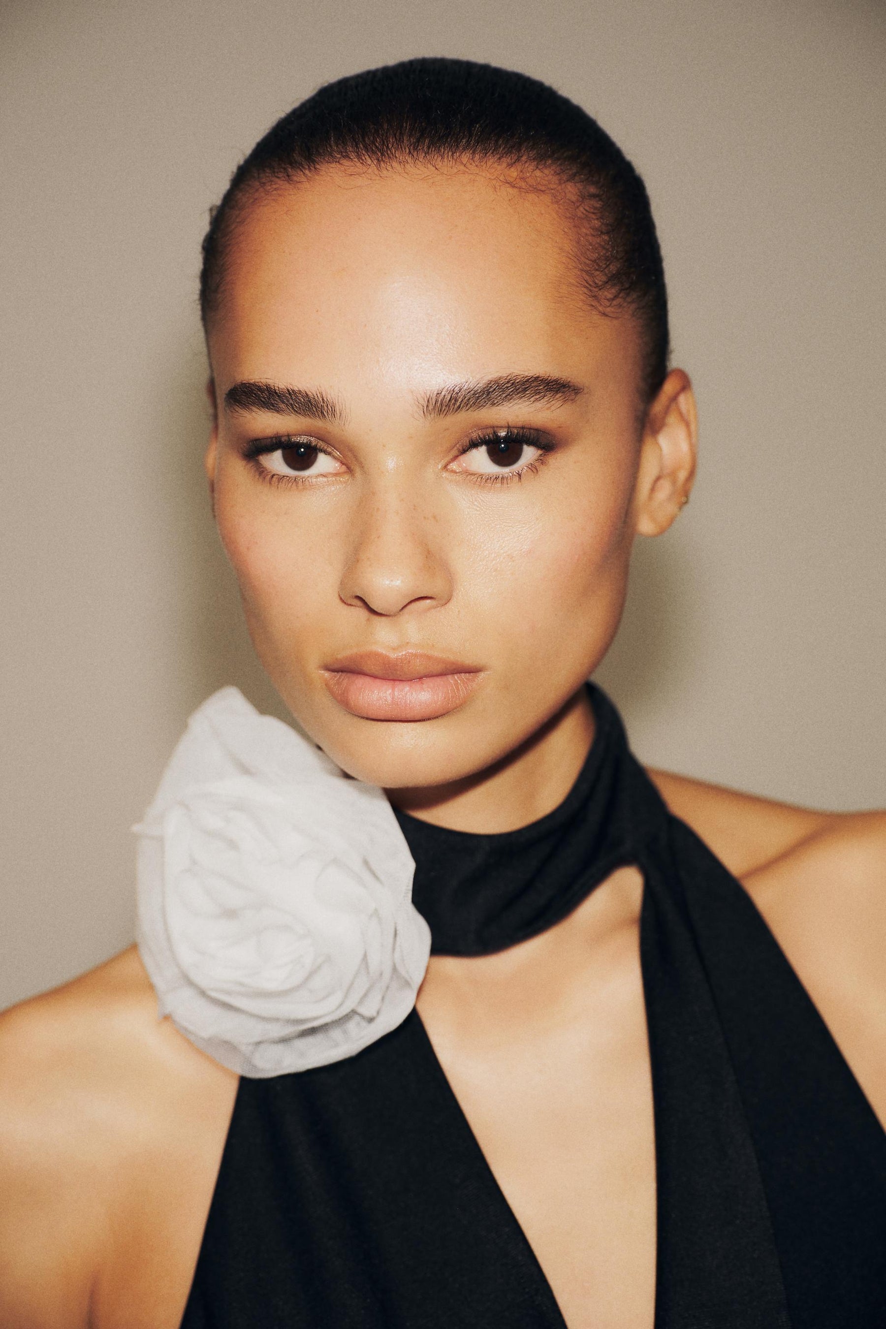 Neckholder-Body mit Blumenapplikationen