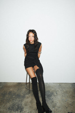 Kurzes Kleid mit Bindedetail.