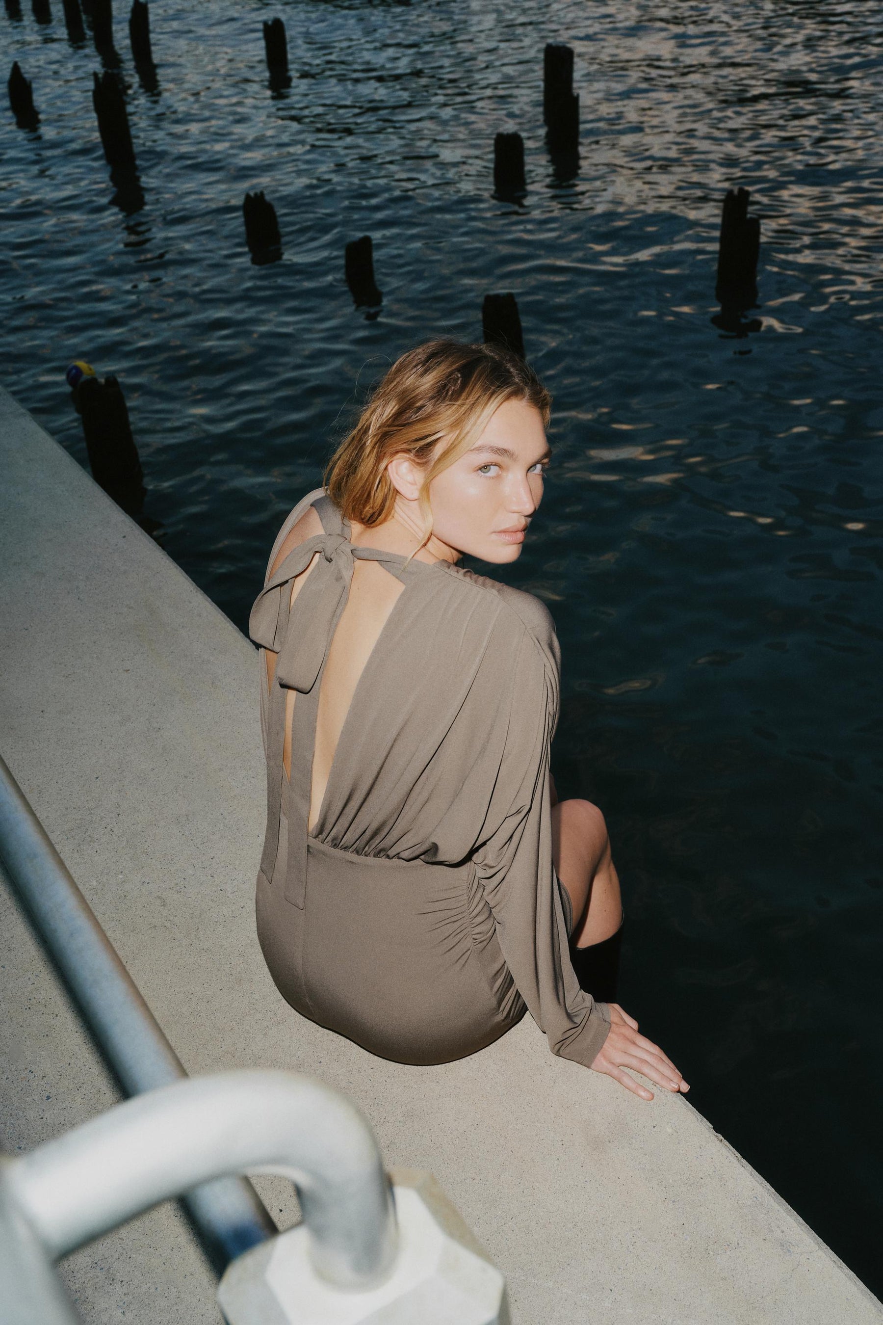 Voluminöses kurzes Kleid