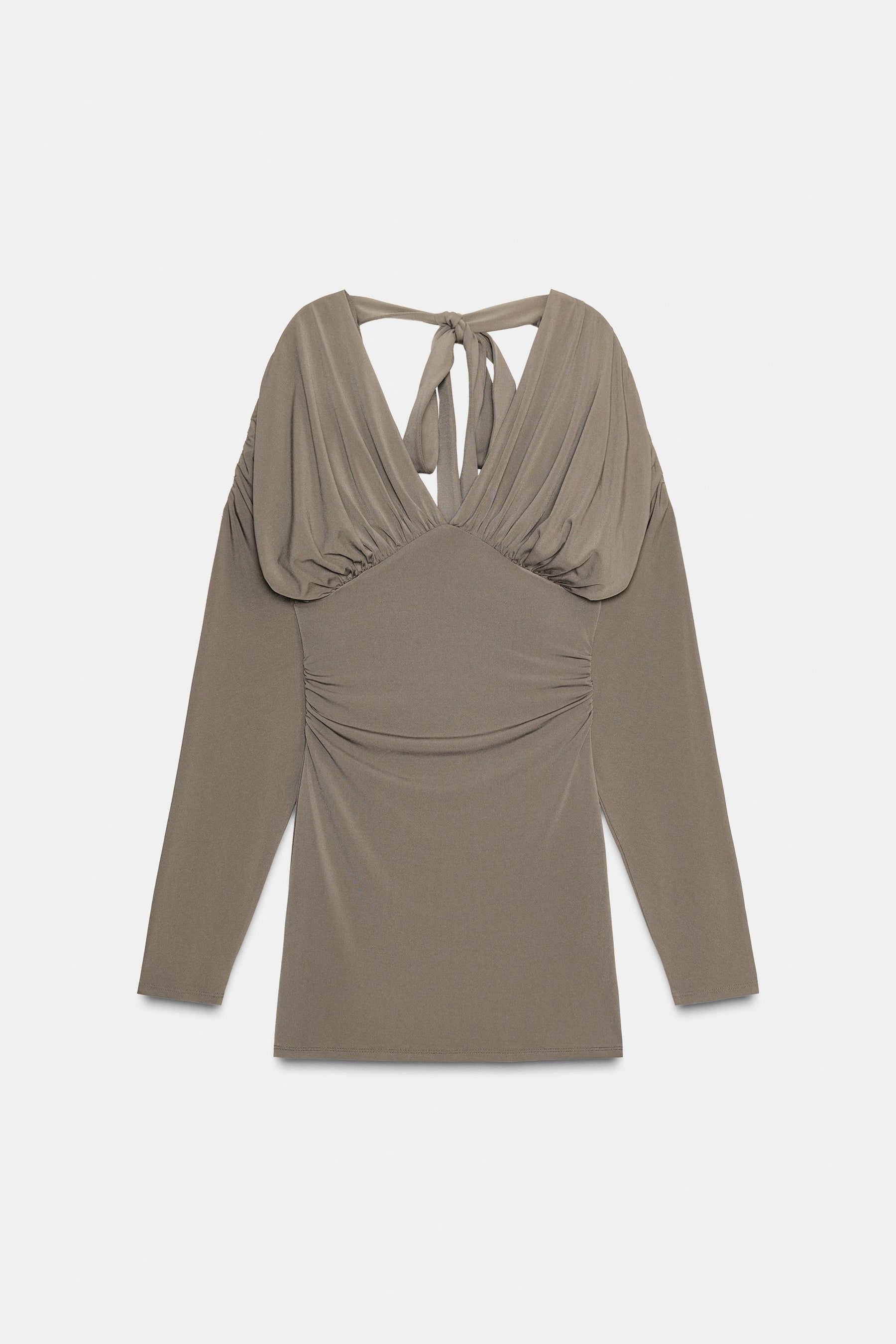 Voluminöses kurzes Kleid