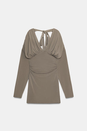 Voluminöses kurzes Kleid