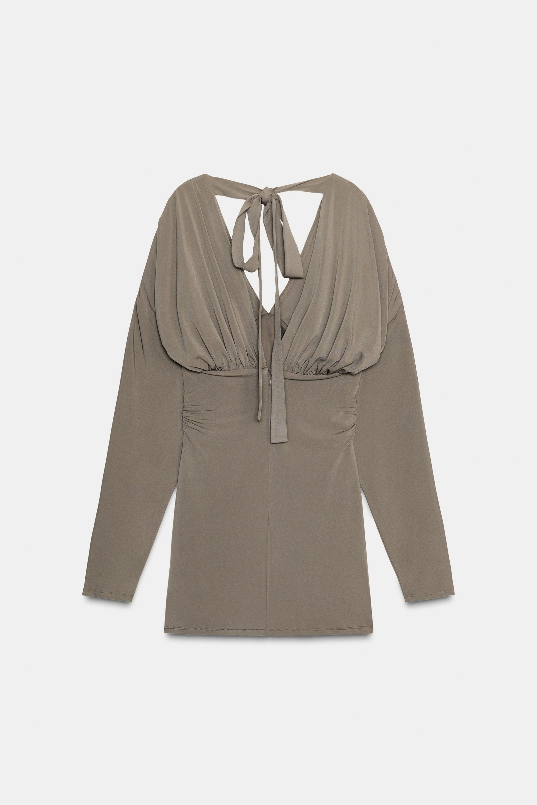 Voluminöses kurzes Kleid