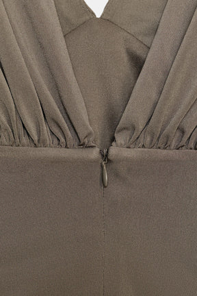 Voluminöses kurzes Kleid