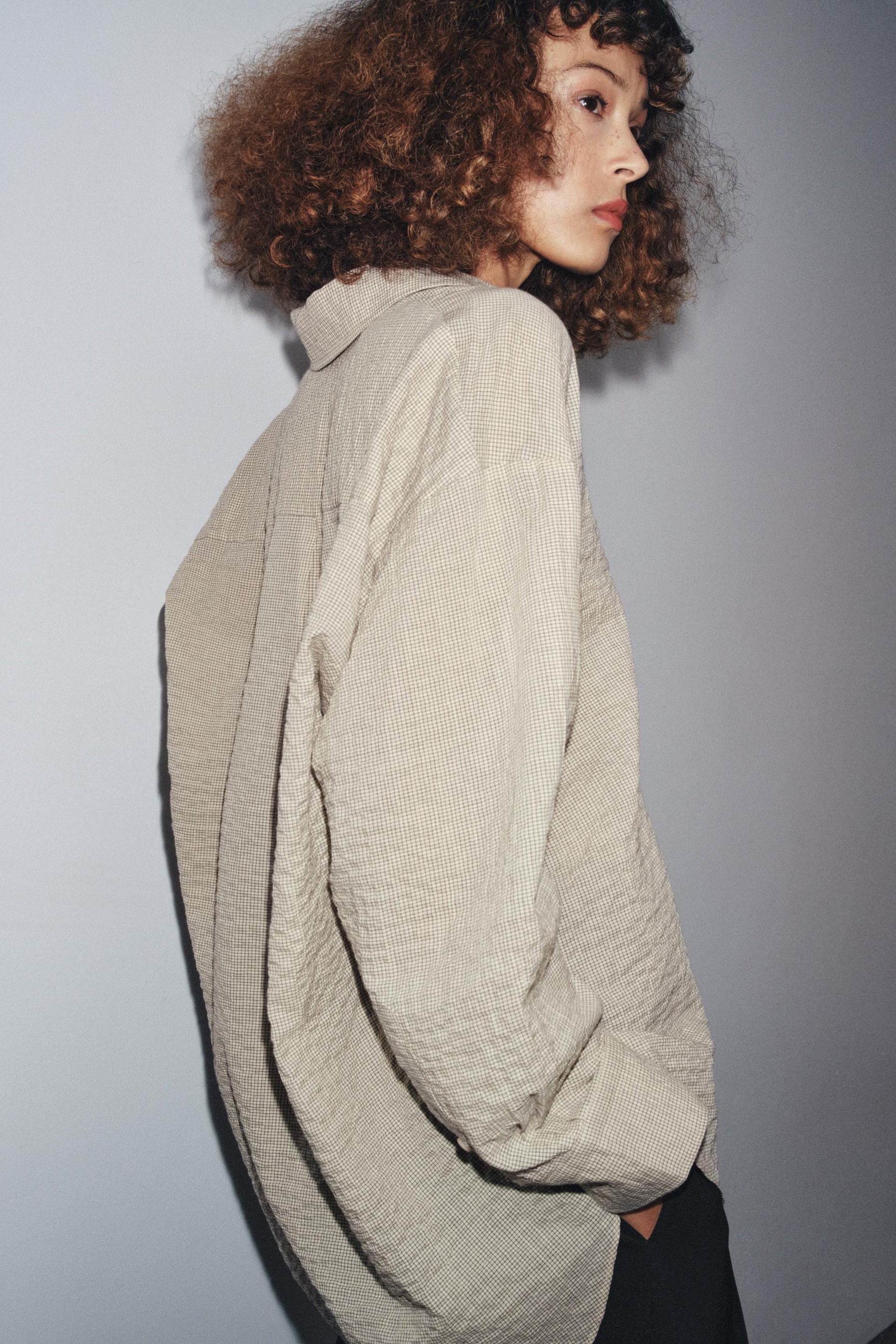 ÜBERGRÖSSE, STRUKTURIERTES HEMD