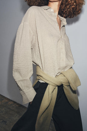 ÜBERGRÖSSE, STRUKTURIERTES HEMD