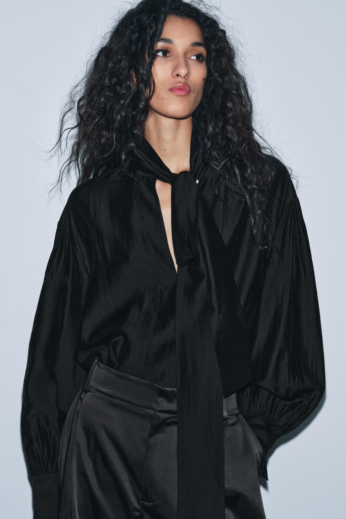 Fließendes Hemd mit Krawatten