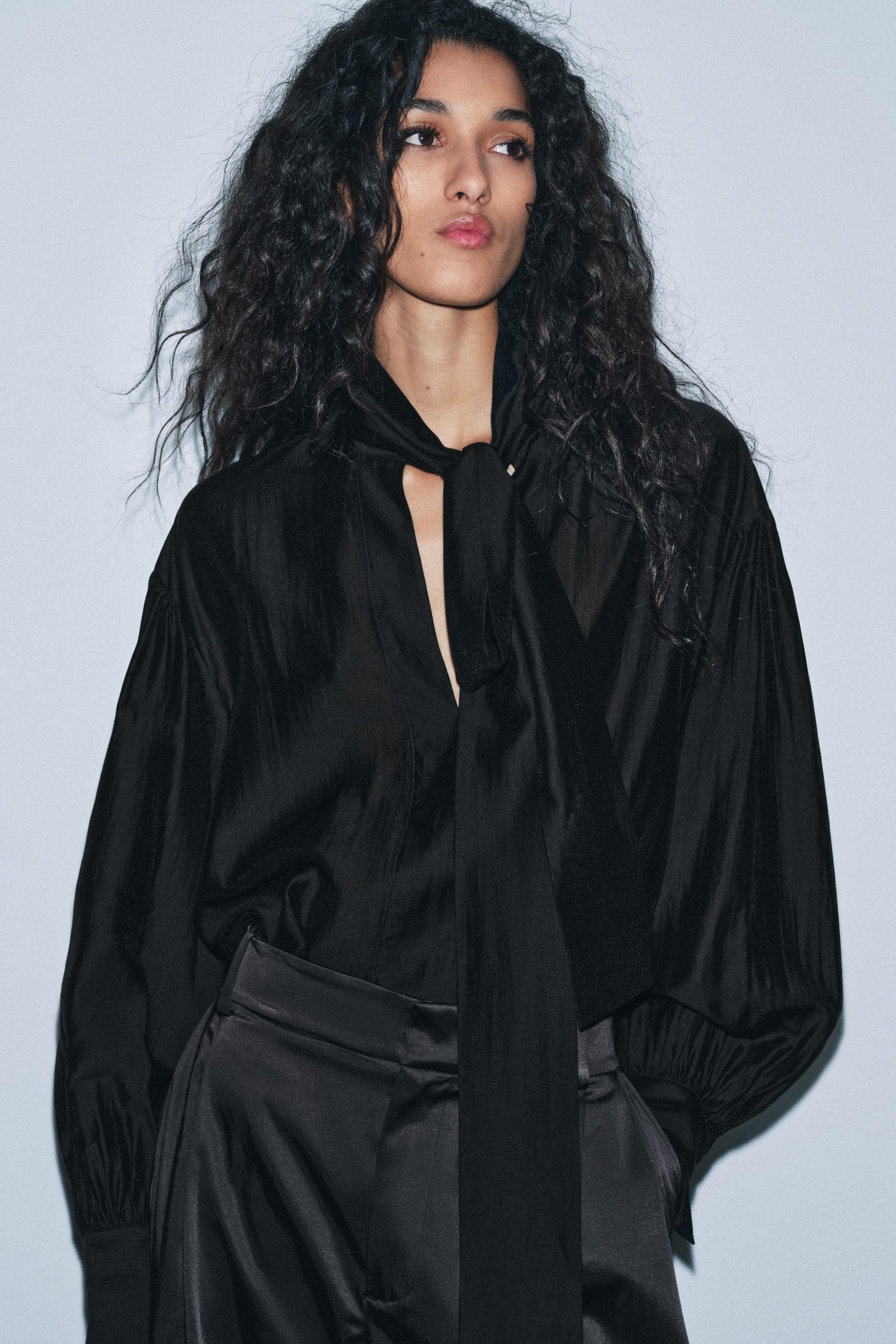 Fließendes Hemd mit Krawatten