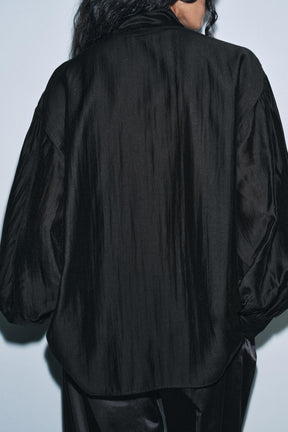 Fließendes Hemd mit Krawatten