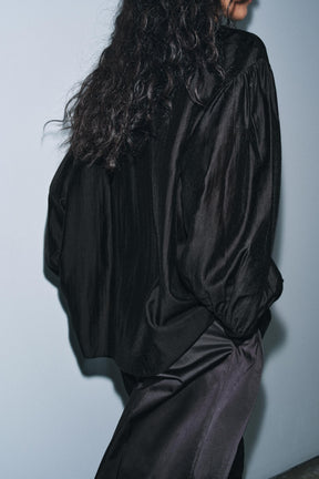 Fließendes Hemd mit Krawatten